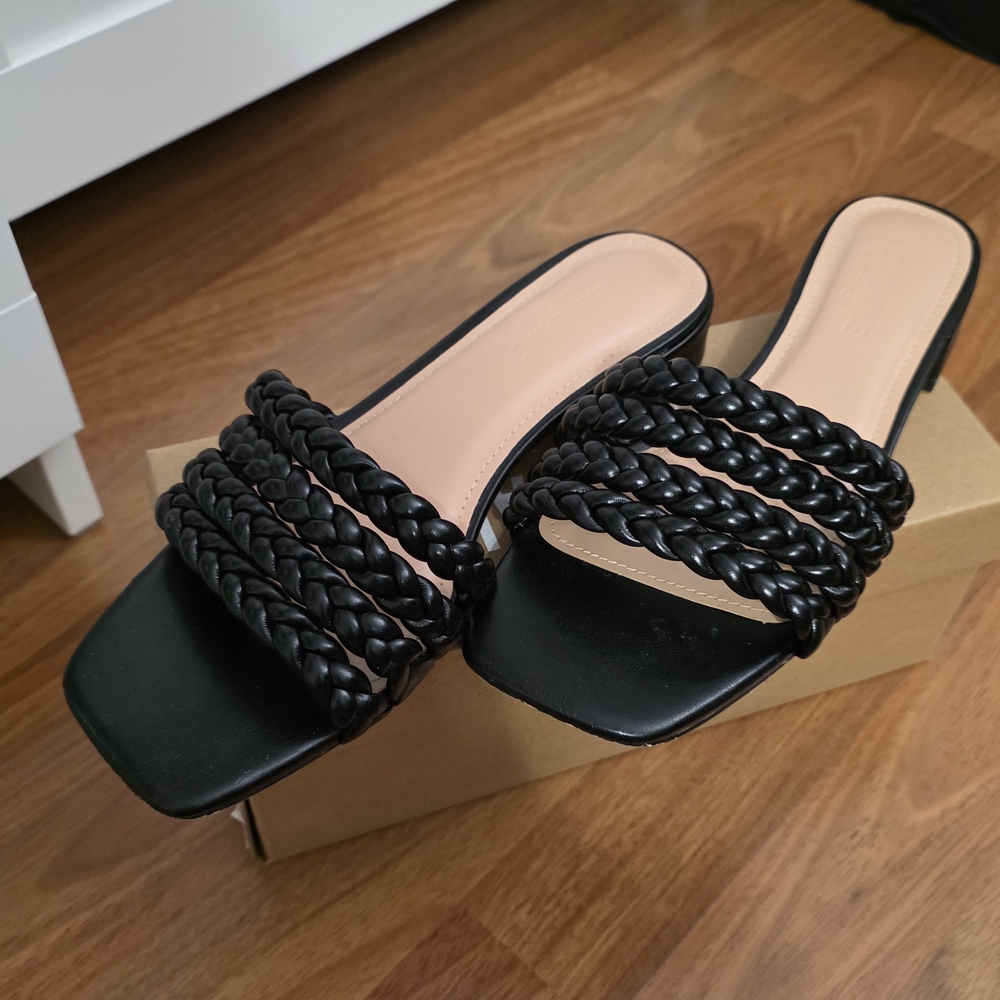 Cushionaire Sandals